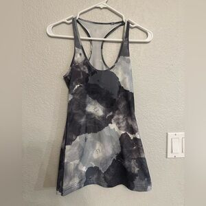Lululemon Black/White Abstract Tank Top Size 4‎